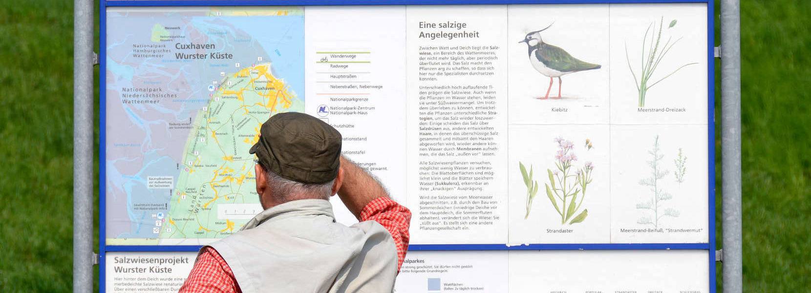 Informationstafel zum Niedersächsischen Wattenmeer an der Küste der Nordsee in Cappel, © Beate Ulich