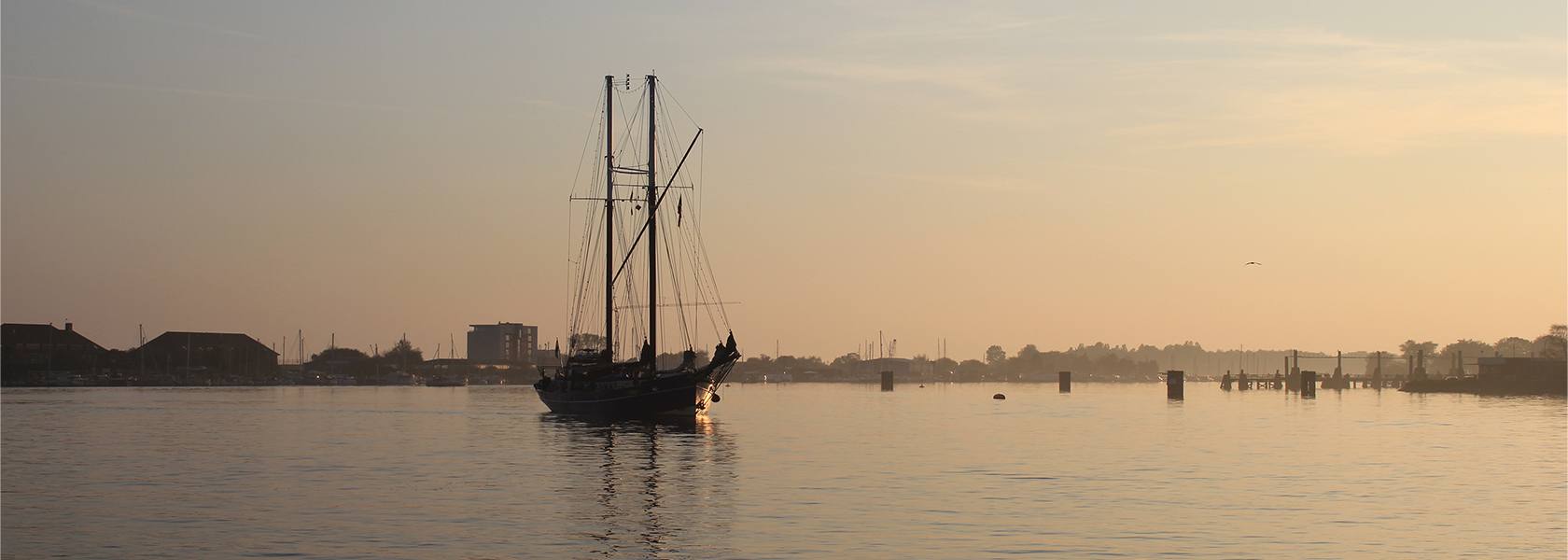 Schiff im Sonnenuntergang, © Die Nordsee GmbH, Katja Benke